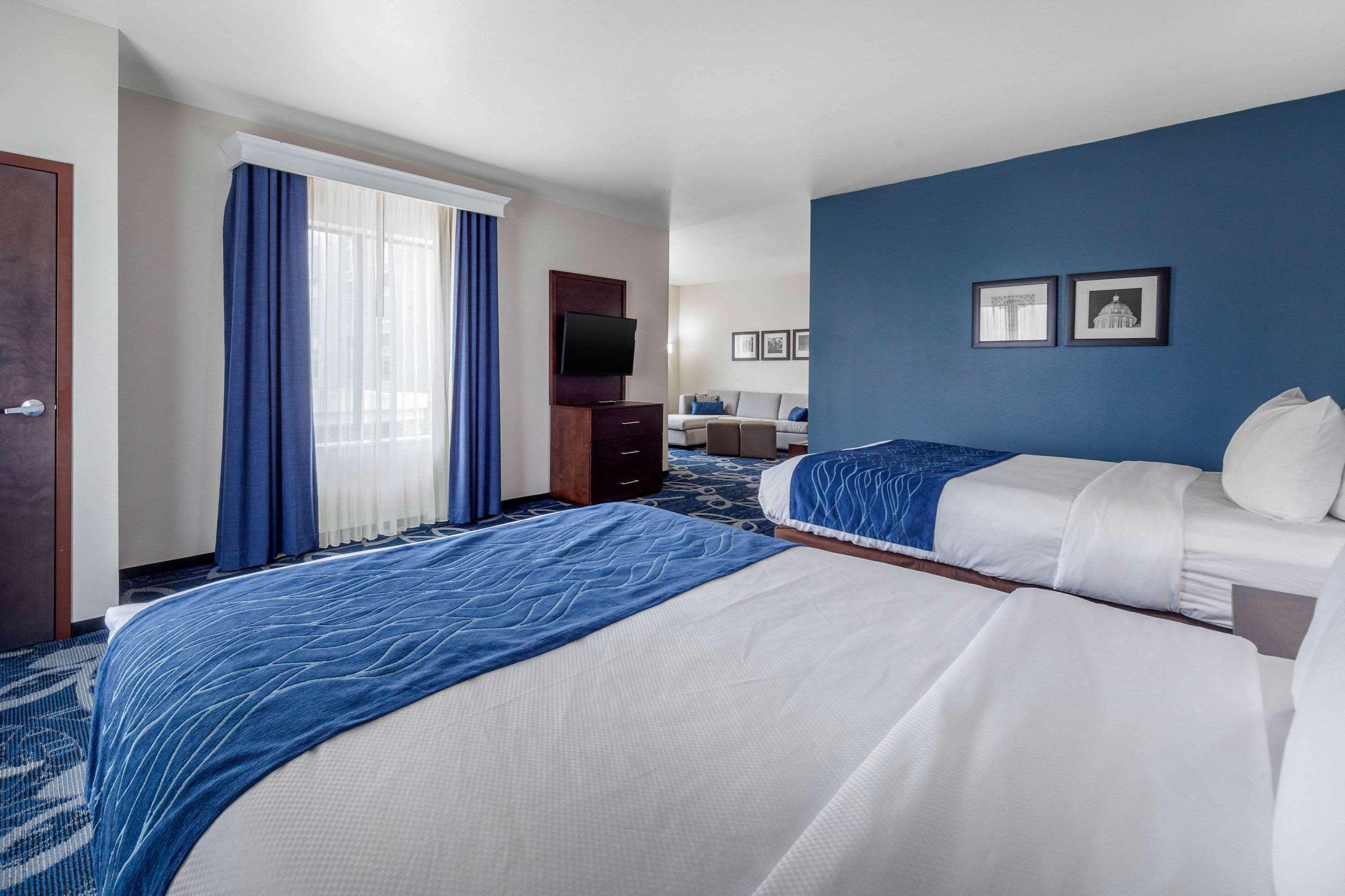 Comfort Inn & Suites Oklahoma City Exterior photo