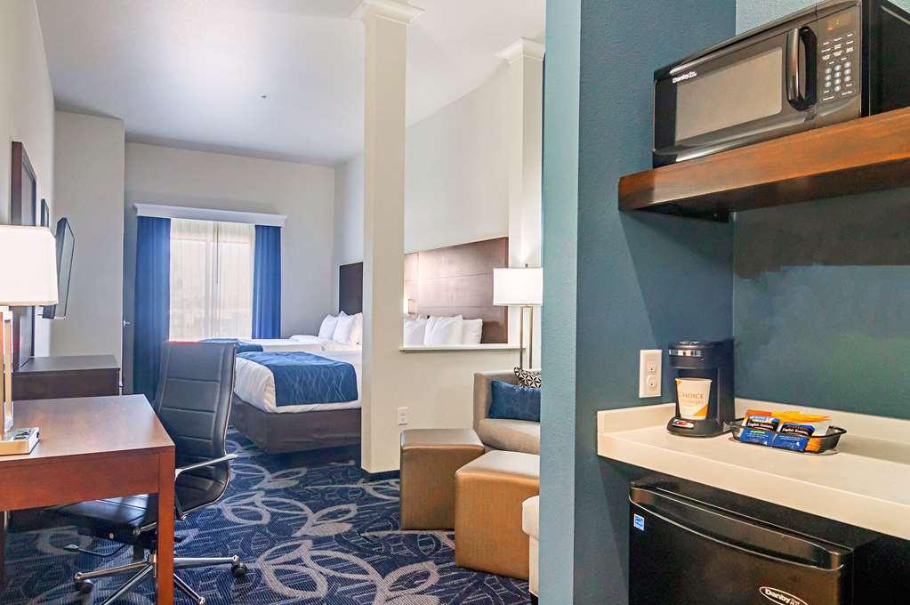 Comfort Inn & Suites Oklahoma City Room photo